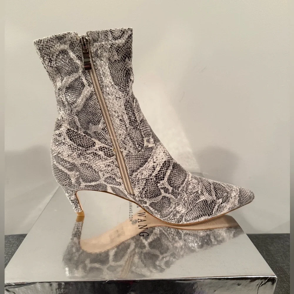 AZALEA WANG Leoncio Snakeskin Embossed mobwife sexy chic  Bootie (Women)/size 8